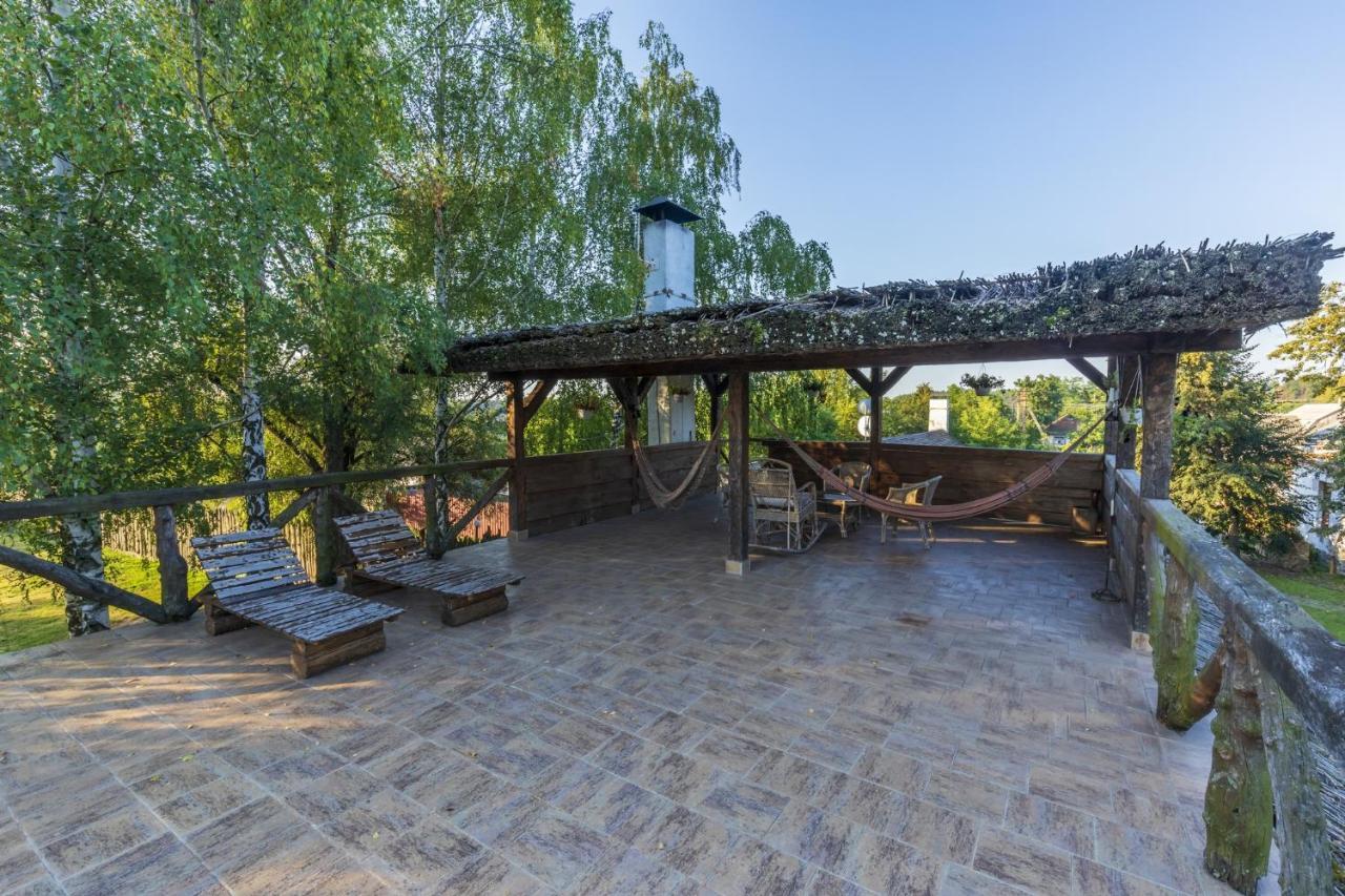 Гостинний Двір На Хуторі Хрещатик Exterior foto